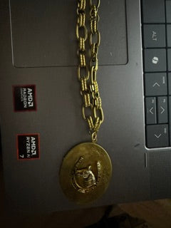 EKD-vintage chain with vintage locket with horseshoe & horse head Damascene