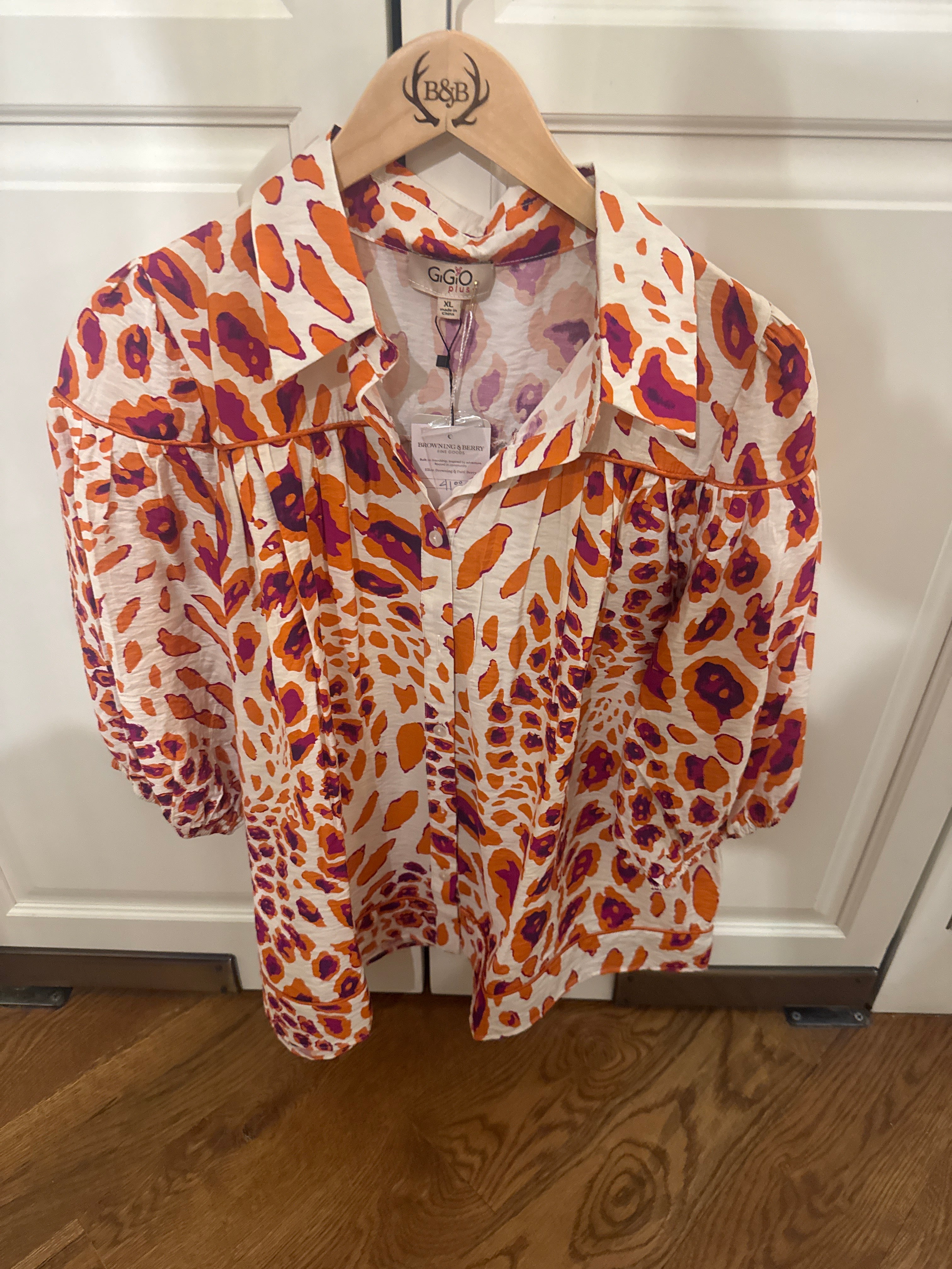 Gigio Leopard Print Button Down Blouse