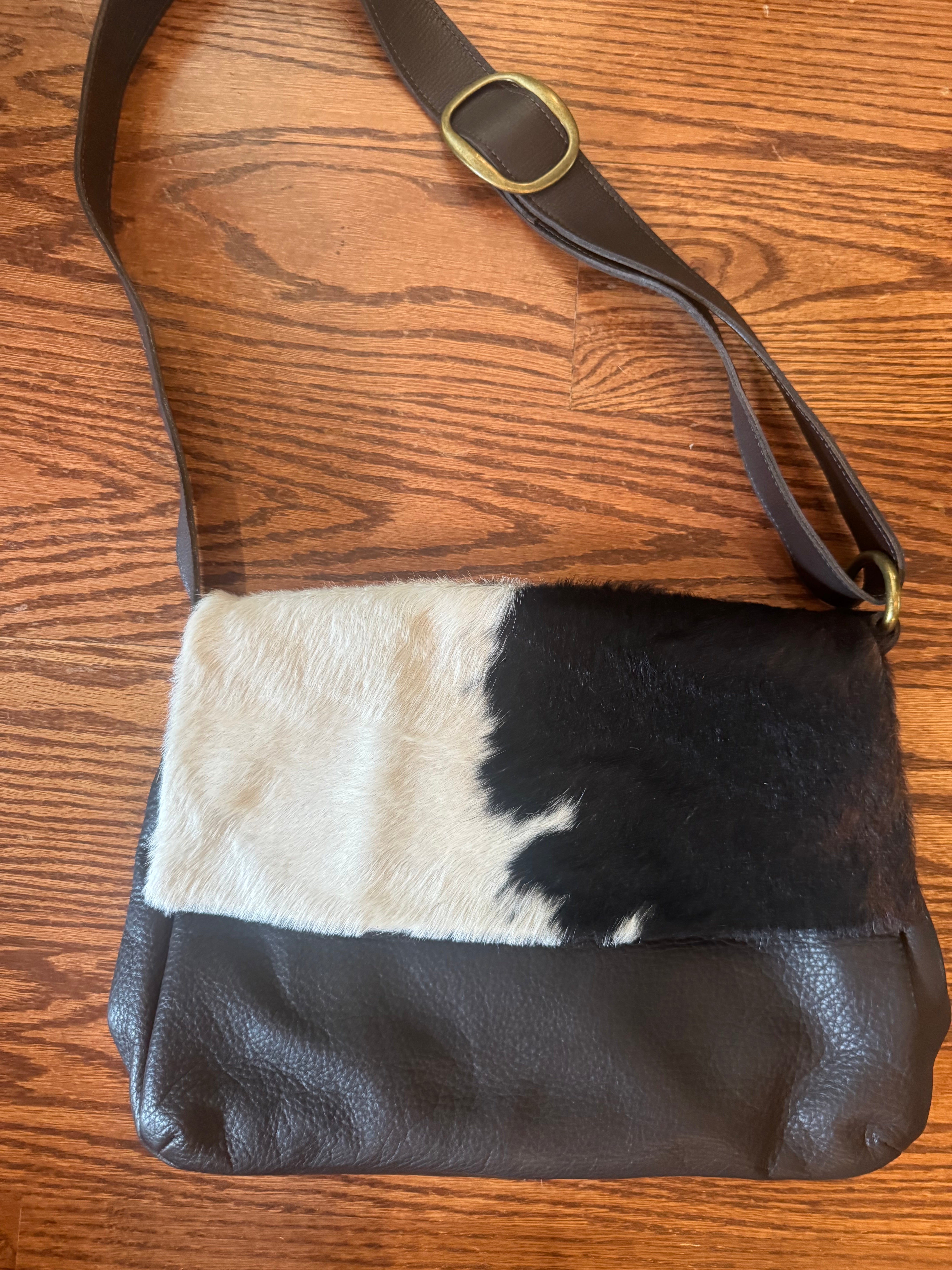 Juan Antonio Cross Body with Black/White Italian