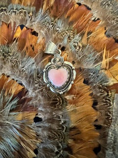 Barbosa Pink Conch Heart Pendant