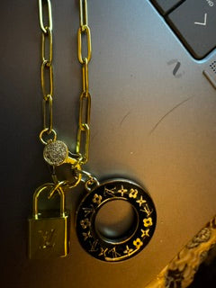 EKD-LV Black circle charm with LV lock on gold chain